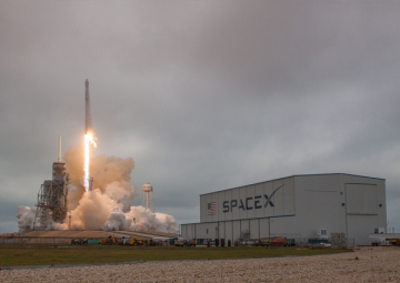 “SpaceX” orbitə 60 internet peyki çıxarıb