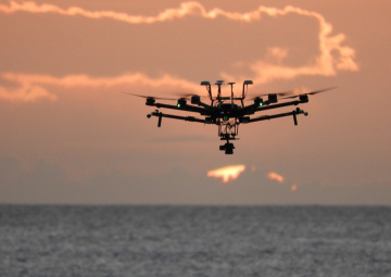 Süni intellektli dronlar dəniz tullantılarını aşkar etməyi öyrəniblər