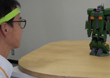 Японские инженеры разработали управляемого силой мысли робота
